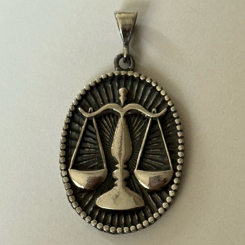 āļø 925 Silver scale pendant for libra september october month horoscope sign - Picture 4 of 4